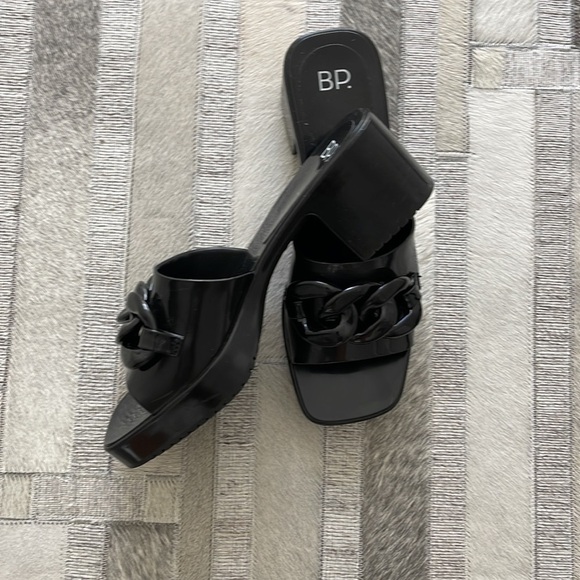 Black Jelly’s w/Chain Sandals - Picture 2 of 5